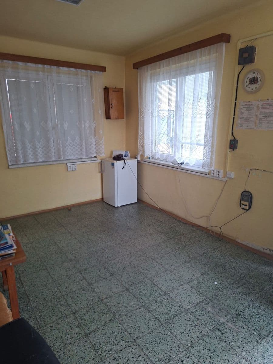 Pronájem nebytového prostoru 20 m², Pod Hájem, Králův Dvůr, Středočeský kraj Pronájem nebytového prostoru 20 m², Pod Hájem, Králův Dvůr, Středočeský kraj