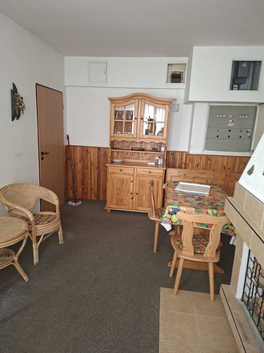 Pronájem nebytového prostoru 20 m², Pod Hájem, Králův Dvůr, Středočeský kraj Pronájem nebytového prostoru 20 m², Pod Hájem, Králův Dvůr, Středočeský kraj