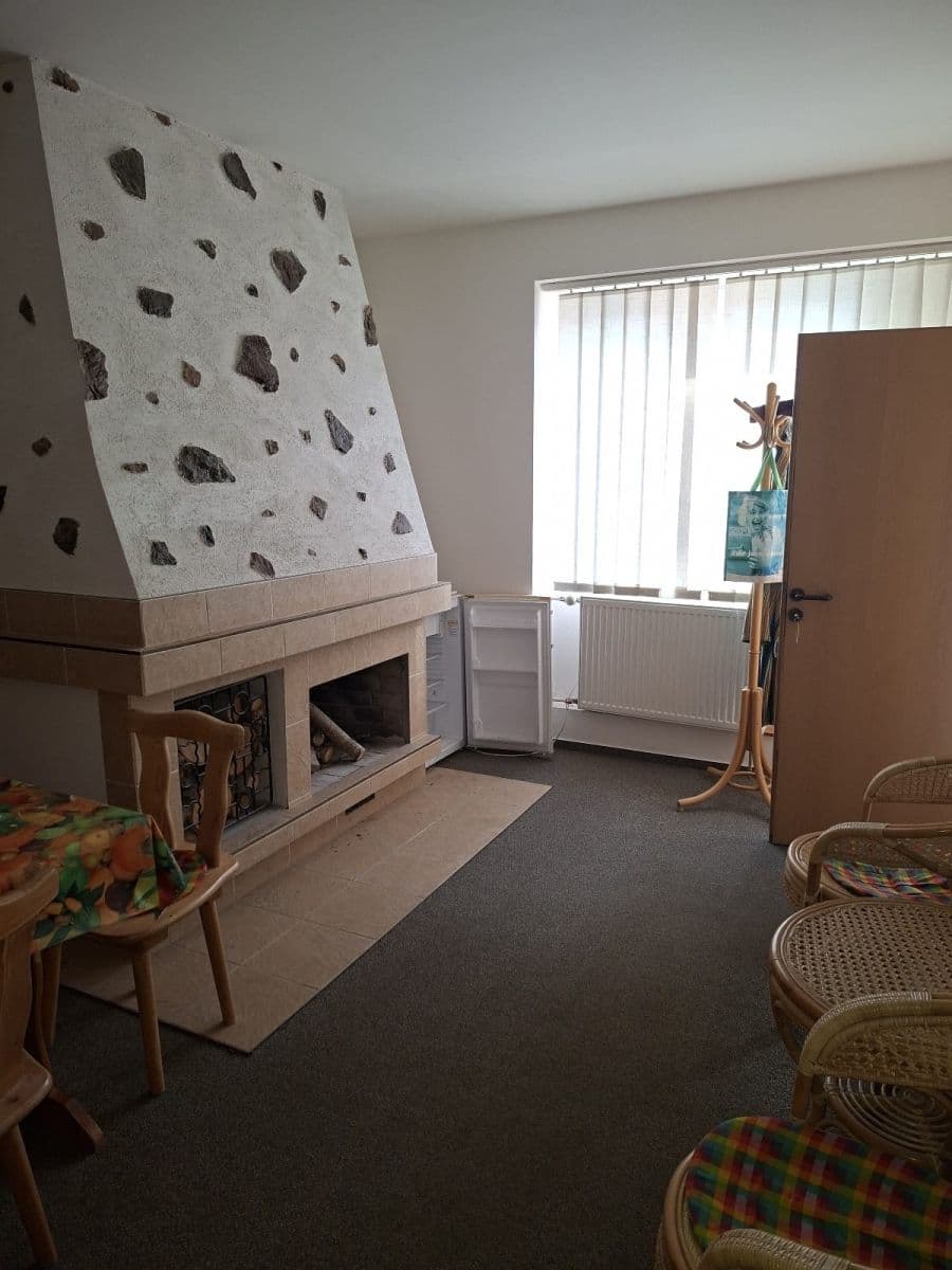 Pronájem nebytového prostoru 20 m², Pod Hájem, Králův Dvůr, Středočeský kraj Pronájem nebytového prostoru 20 m², Pod Hájem, Králův Dvůr, Středočeský kraj