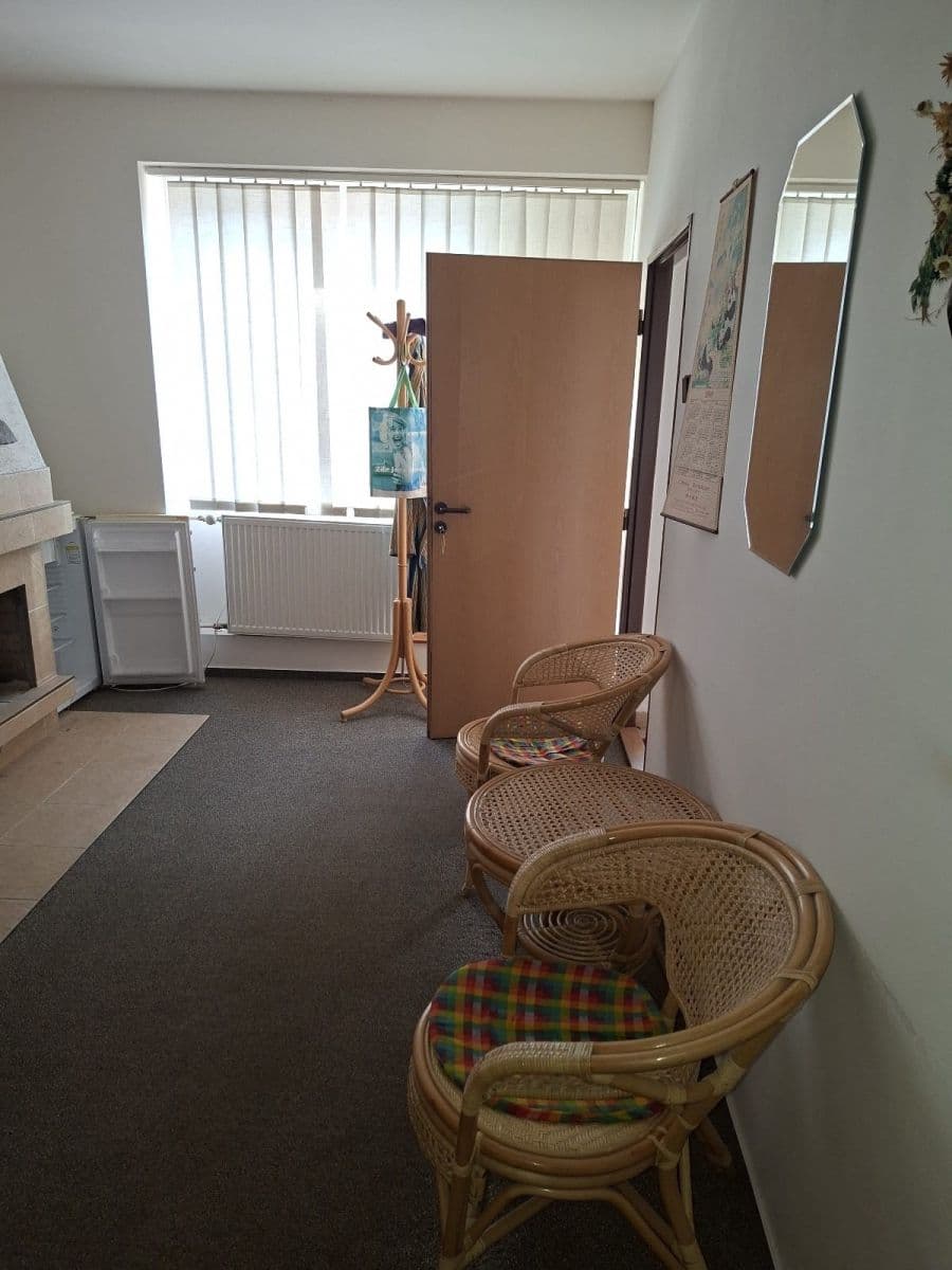 Pronájem nebytového prostoru 20 m², Pod Hájem, Králův Dvůr, Středočeský kraj Pronájem nebytového prostoru 20 m², Pod Hájem, Králův Dvůr, Středočeský kraj