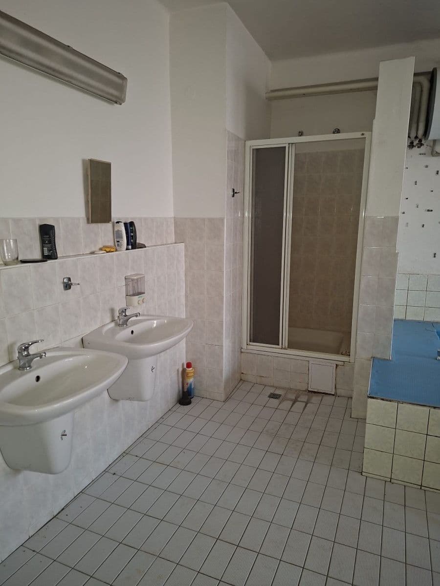 Pronájem nebytového prostoru 20 m², Pod Hájem, Králův Dvůr, Středočeský kraj Pronájem nebytového prostoru 20 m², Pod Hájem, Králův Dvůr, Středočeský kraj