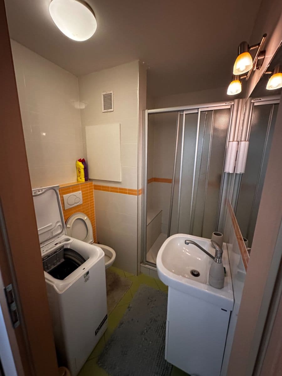 Pronájem bytu 2+kk 42 m², Družstevní, Zlín, Zlínský kraj Pronájem bytu 2+kk 42 m², Družstevní, Zlín, Zlínský kraj