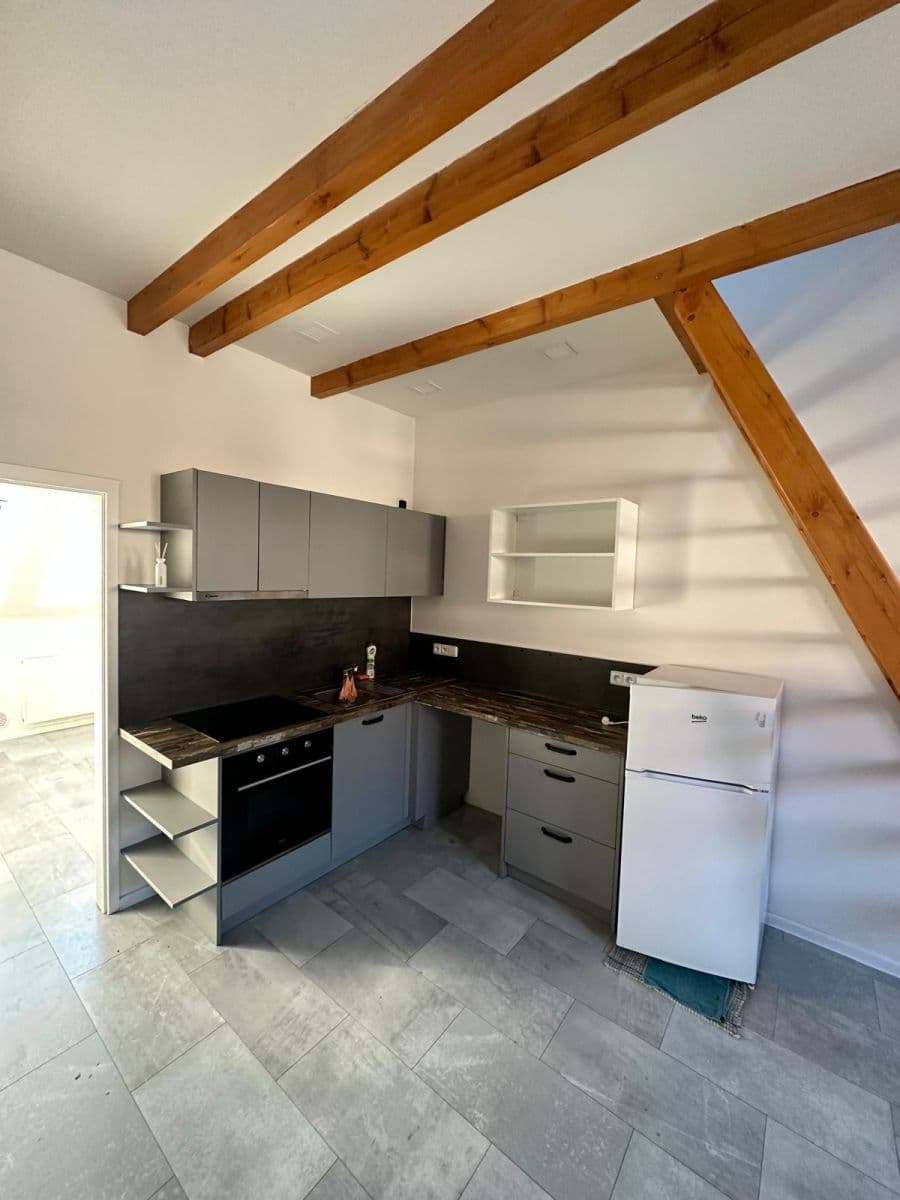 Pronájem bytu 2+kk 60 m², Komenského, Kladno, Středočeský kraj Pronájem bytu 2+kk 60 m², Komenského, Kladno, Středočeský kraj