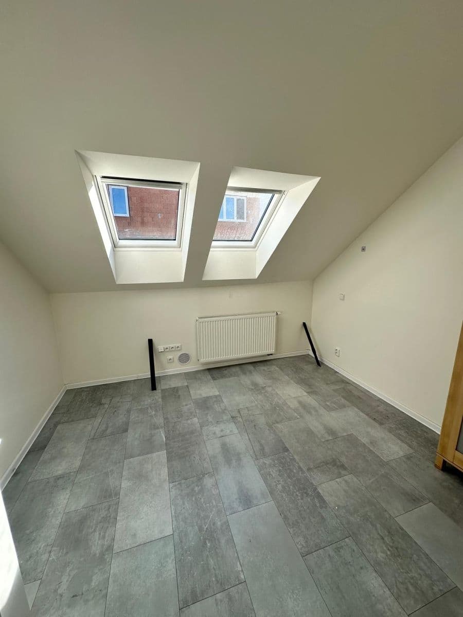 Pronájem bytu 2+kk 60 m², Komenského, Kladno, Středočeský kraj Pronájem bytu 2+kk 60 m², Komenského, Kladno, Středočeský kraj