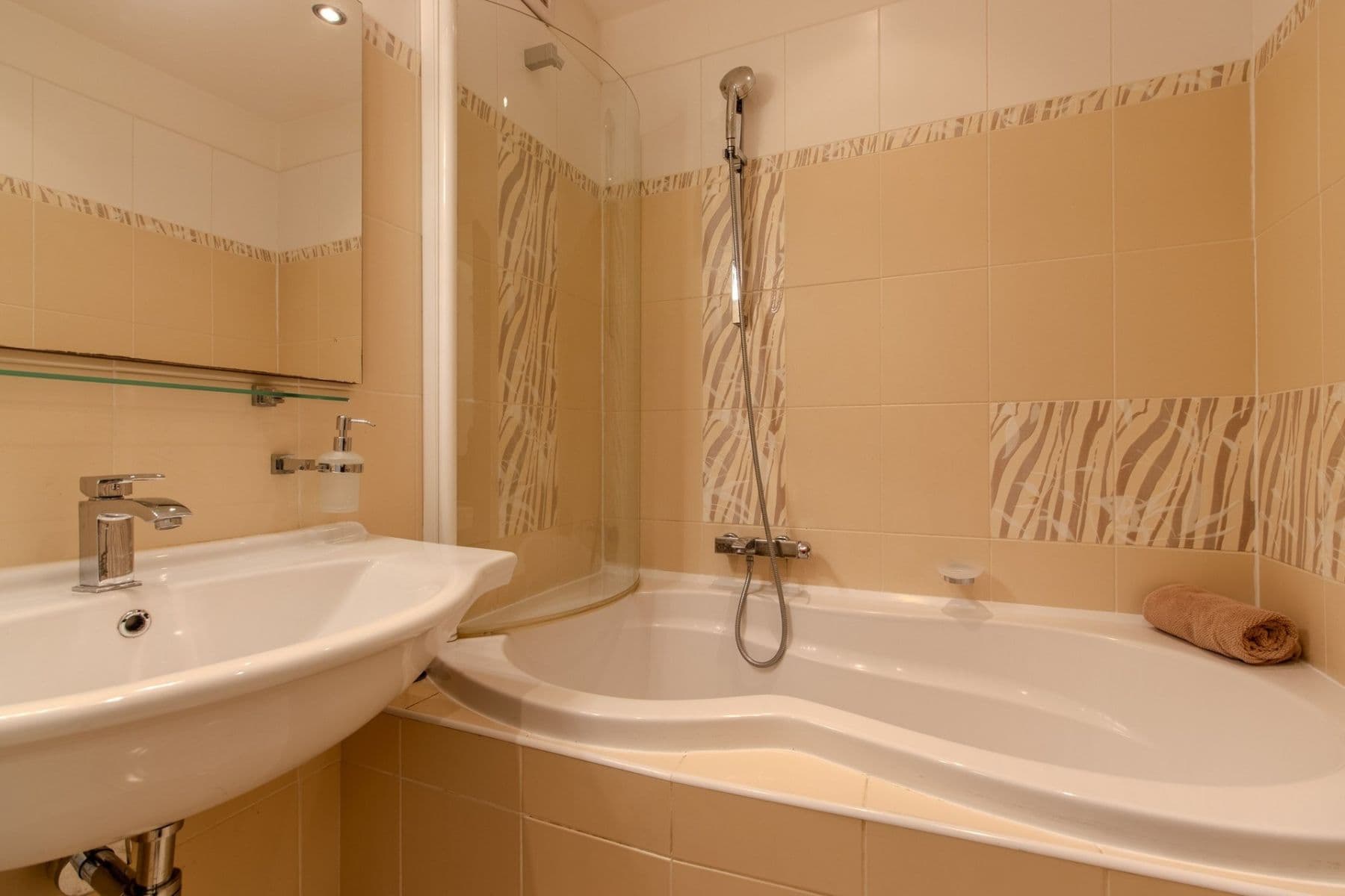 Pronájem bytu 3+1 66 m², Košťálkova, Praha, Praha Pronájem bytu 3+1 66 m², Košťálkova, Praha, Praha