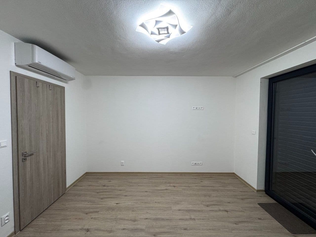 Pronájem bytu 2+kk 55 m², Kartónová, Plzeň, Plzeňský kraj Pronájem bytu 2+kk 55 m², Kartónová, Plzeň, Plzeňský kraj