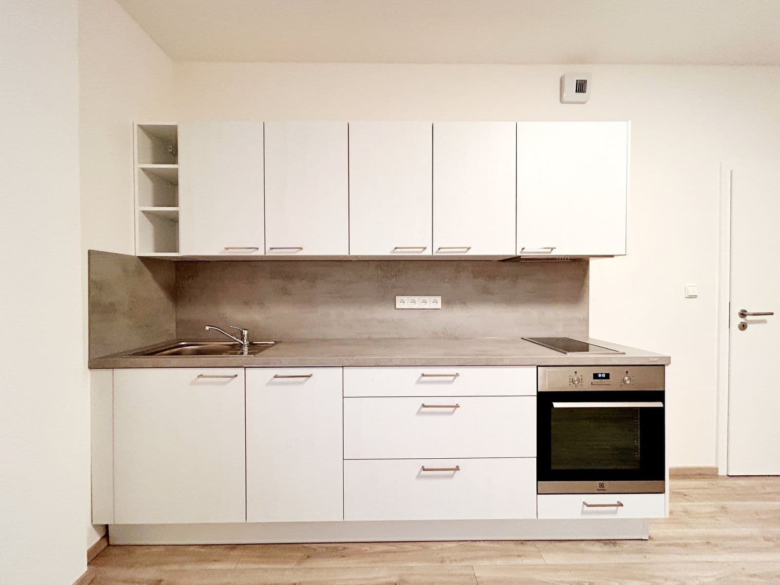 Pronájem bytu 1+kk 34 m², S. K. Neumanna, Kralupy nad Vltavou, Středočeský kraj Pronájem bytu 1+kk 34 m², S. K. Neumanna, Kralupy nad Vltavou, Středočeský kraj