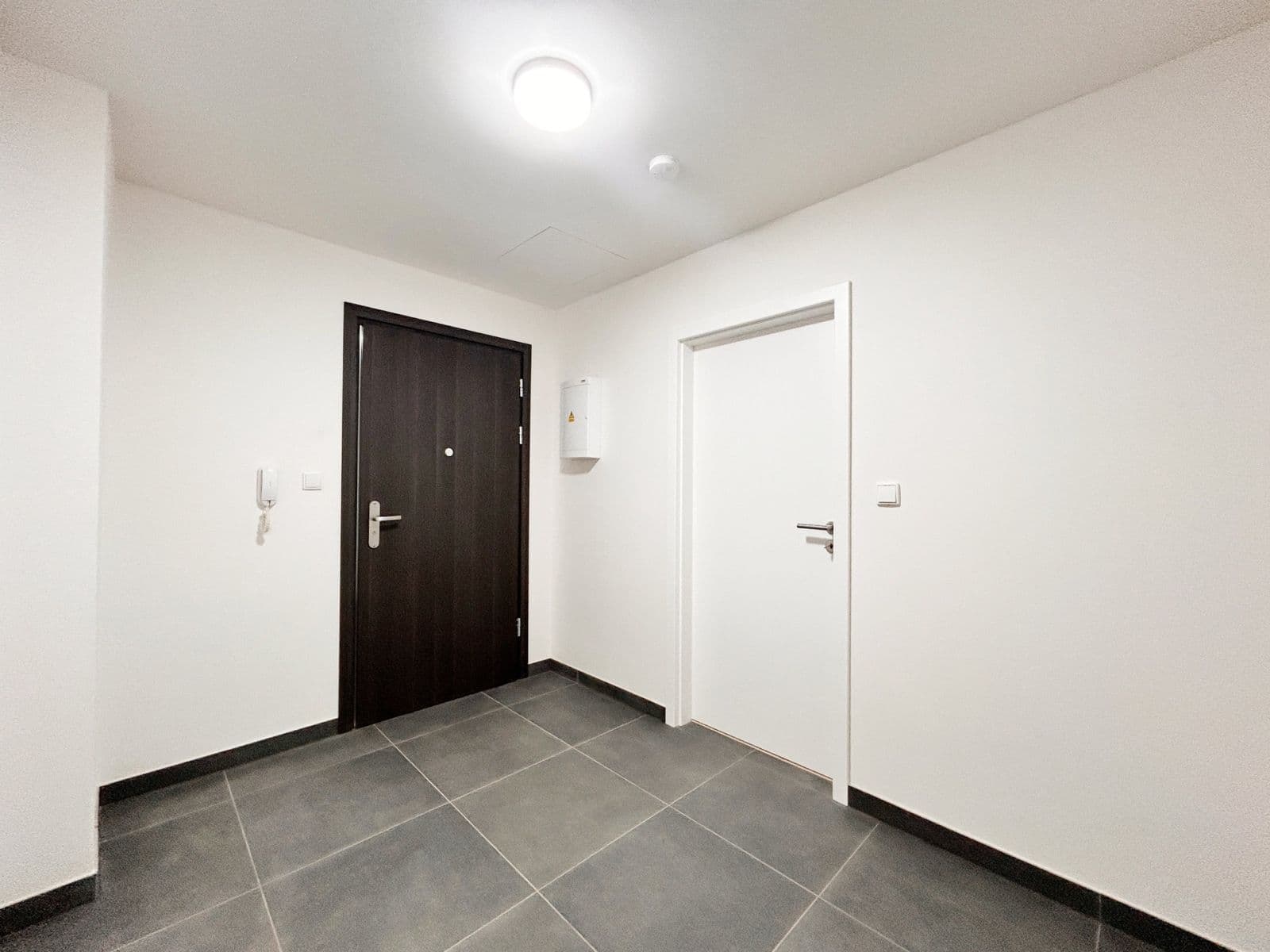 Pronájem bytu 1+kk 34 m², S. K. Neumanna, Kralupy nad Vltavou, Středočeský kraj Pronájem bytu 1+kk 34 m², S. K. Neumanna, Kralupy nad Vltavou, Středočeský kraj