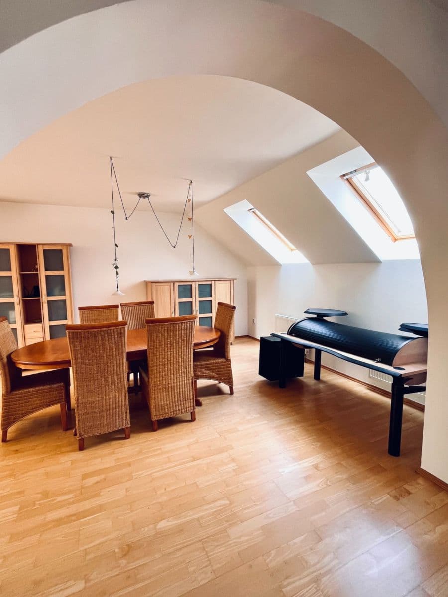 Pronájem bytu 4+1 190 m², Písečná, Cheb, Karlovarský kraj Pronájem bytu 4+1 190 m², Písečná, Cheb, Karlovarský kraj