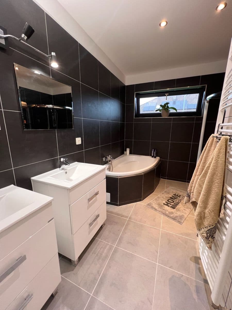 Prodej domu 195 m², pozemek 905 m², Vlčice, Královéhradecký kraj Prodej domu 195 m², pozemek 905 m², Vlčice, Královéhradecký kraj