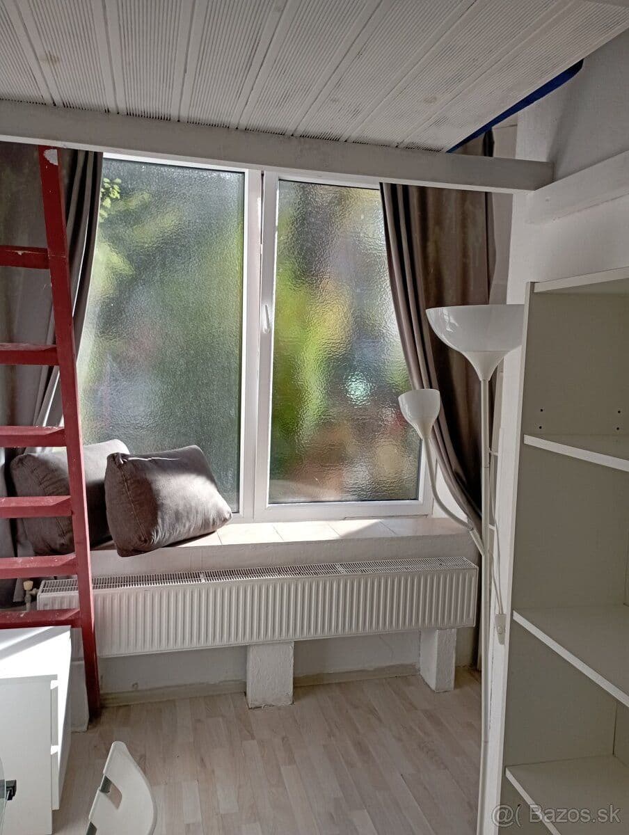 Pronájem bytu Garsoniéra 17 m², Jedlíkova, Bratislava - mestská časť Staré Mesto, Bratislavský kraj Pronájem bytu Garsoniéra 17 m², Jedlíkova, Bratislava - mestská časť Staré Mesto, Bratislavský kraj