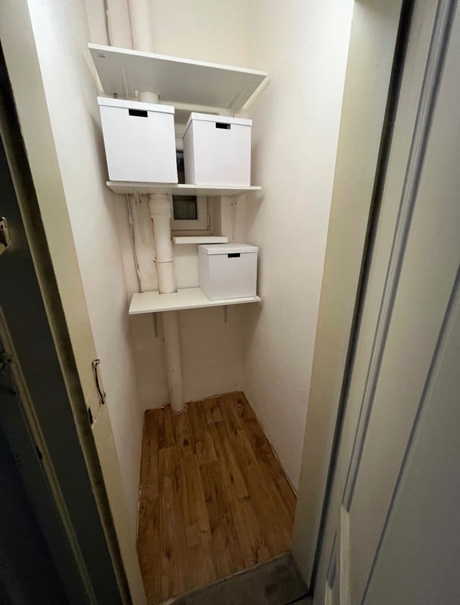 Pronájem bytu 1+1 33 m², Komárovská, Brno, Jihomoravský kraj Pronájem bytu 1+1 33 m², Komárovská, Brno, Jihomoravský kraj