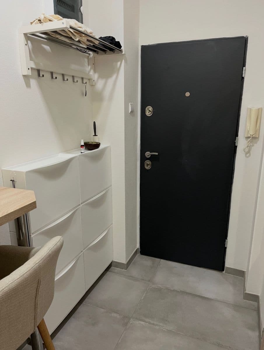 Pronájem bytu 1+1 33 m², Komárovská, Brno, Jihomoravský kraj Pronájem bytu 1+1 33 m², Komárovská, Brno, Jihomoravský kraj