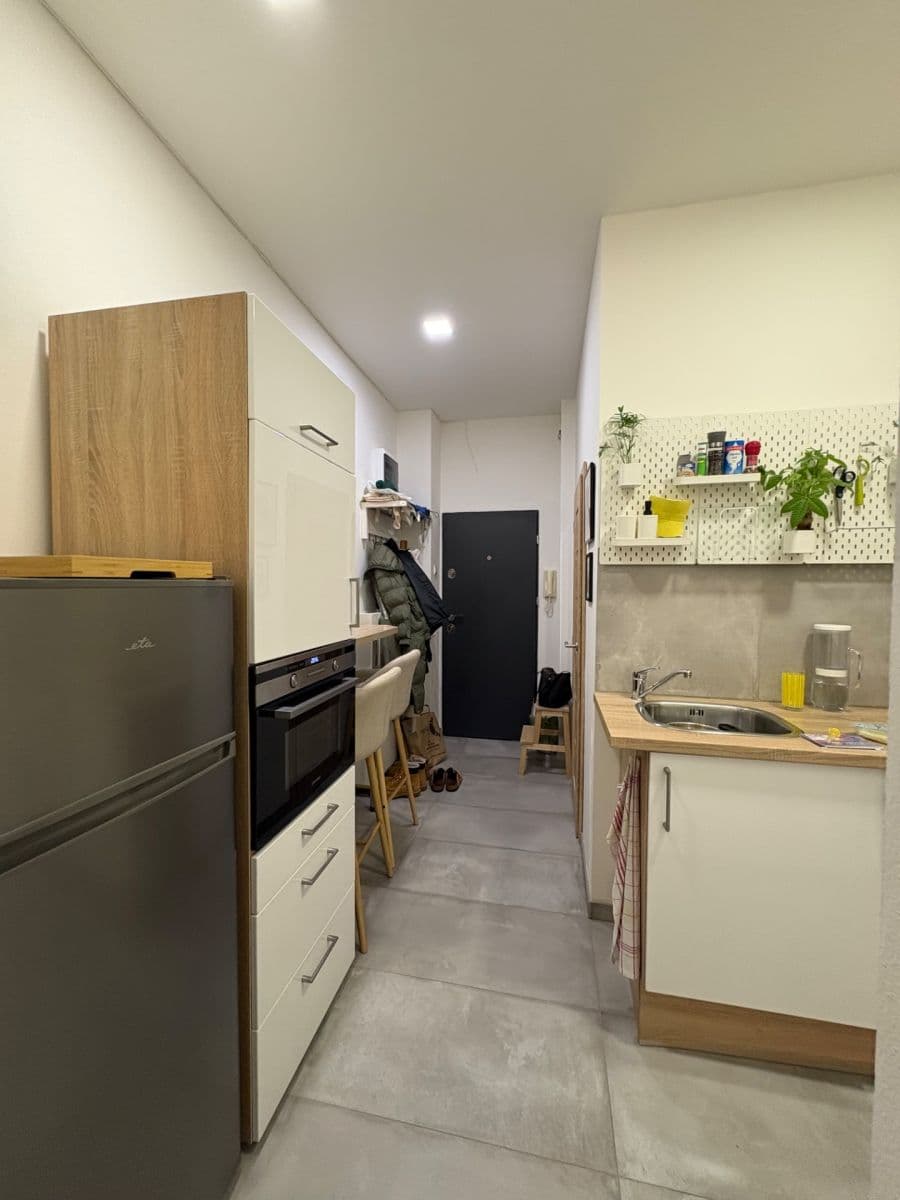 Pronájem bytu 1+1 33 m², Komárovská, Brno, Jihomoravský kraj Pronájem bytu 1+1 33 m², Komárovská, Brno, Jihomoravský kraj