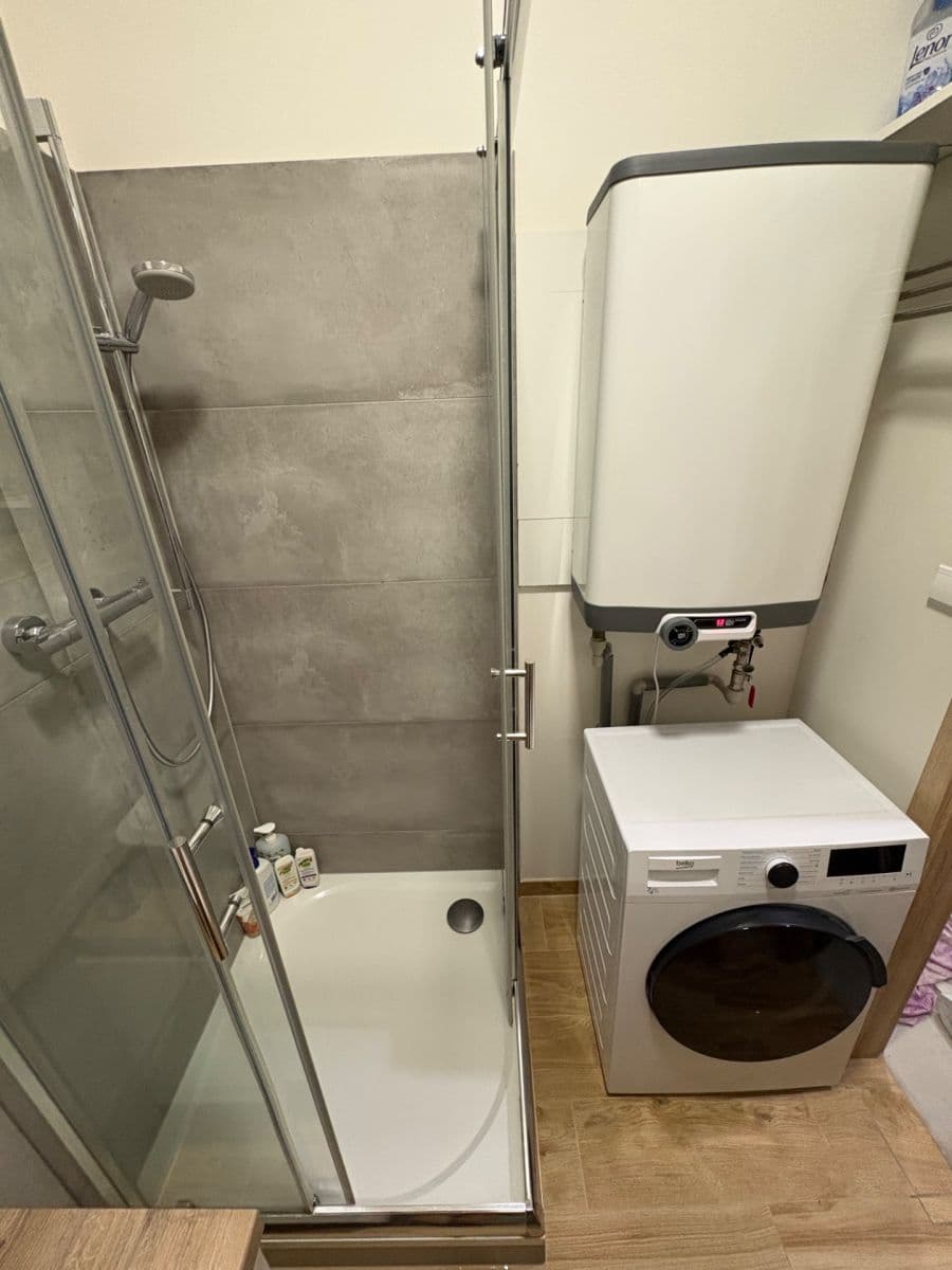 Pronájem bytu 1+1 33 m², Komárovská, Brno, Jihomoravský kraj Pronájem bytu 1+1 33 m², Komárovská, Brno, Jihomoravský kraj