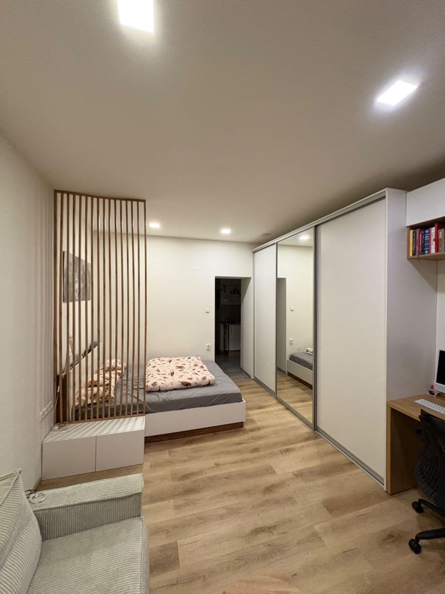 Pronájem bytu 1+1 33 m², Komárovská, Brno, Jihomoravský kraj Pronájem bytu 1+1 33 m², Komárovská, Brno, Jihomoravský kraj