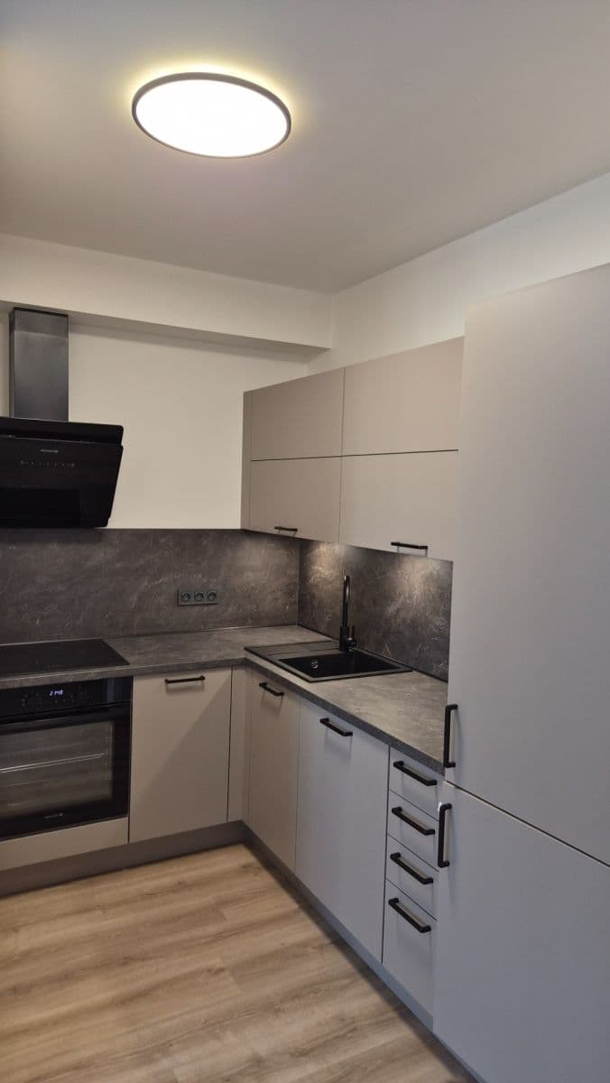 Pronájem bytu 1+kk 38 m², Nádražní, Kralupy nad Vltavou, Středočeský kraj Pronájem bytu 1+kk 38 m², Nádražní, Kralupy nad Vltavou, Středočeský kraj