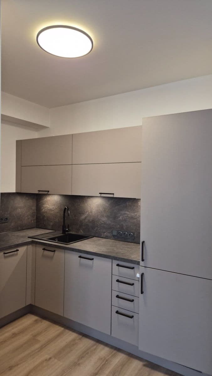 Pronájem bytu 1+kk 38 m², Nádražní, Kralupy nad Vltavou, Středočeský kraj Pronájem bytu 1+kk 38 m², Nádražní, Kralupy nad Vltavou, Středočeský kraj