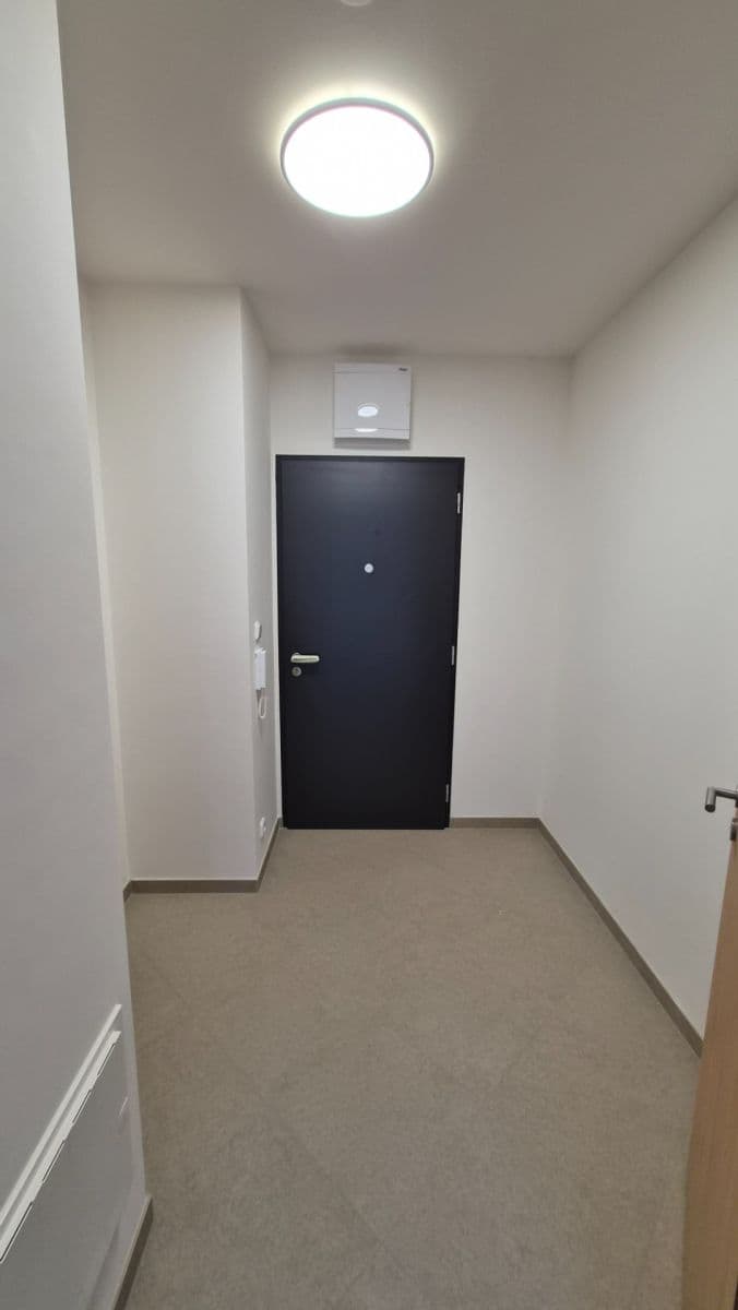 Pronájem bytu 1+kk 38 m², Nádražní, Kralupy nad Vltavou, Středočeský kraj Pronájem bytu 1+kk 38 m², Nádražní, Kralupy nad Vltavou, Středočeský kraj