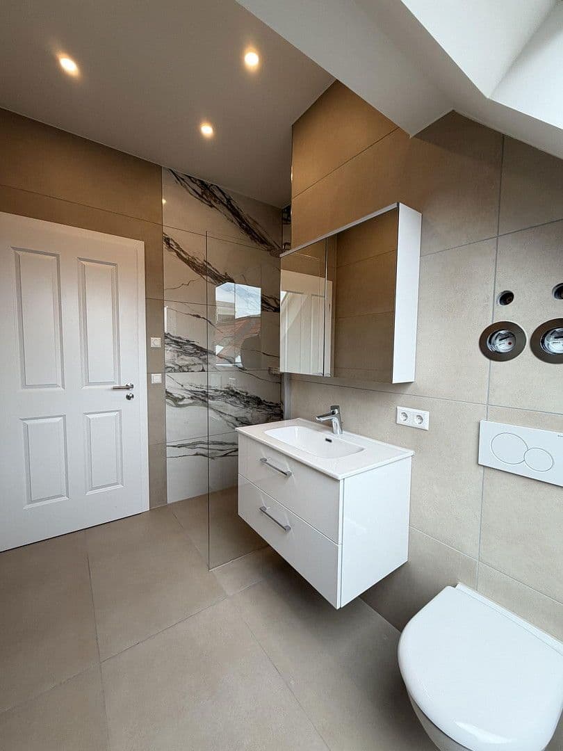 Pronájem bytu 3+1 80 m², Ebersstraße 58, Berlin, Berlín Pronájem bytu 3+1 80 m², Ebersstraße 58, Berlin, Berlín