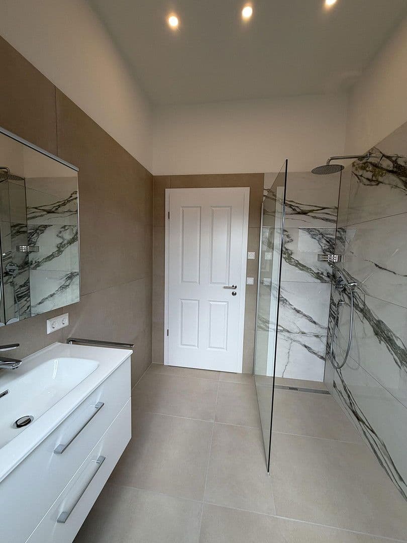 Pronájem bytu 3+1 70 m², Ebersstraße 58, Berlin, Berlín Pronájem bytu 3+1 70 m², Ebersstraße 58, Berlin, Berlín