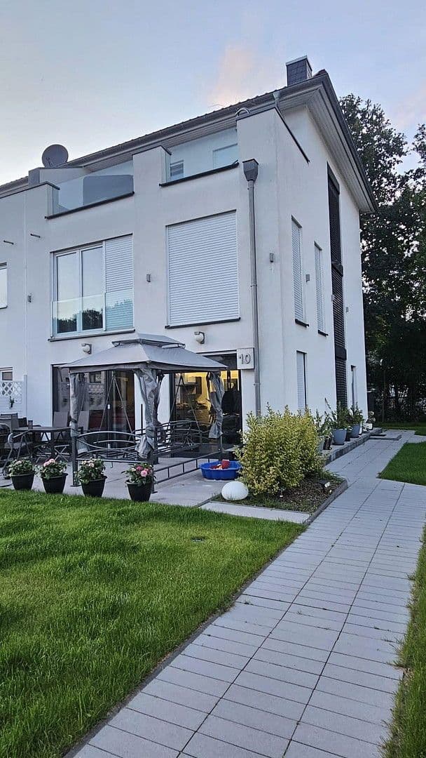 Prodej domu 163 m², pozemek 399 m², Hamburg, Hamburg Prodej domu 163 m², pozemek 399 m², Hamburg, Hamburg