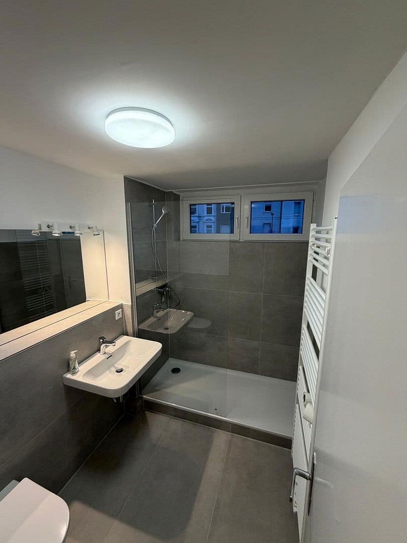 Pronájem bytu 1+1 33 m², Kölner Landstraße, Düsseldorf, Severní Porýní-Vestfálsko Pronájem bytu 1+1 33 m², Kölner Landstraße, Düsseldorf, Severní Porýní-Vestfálsko