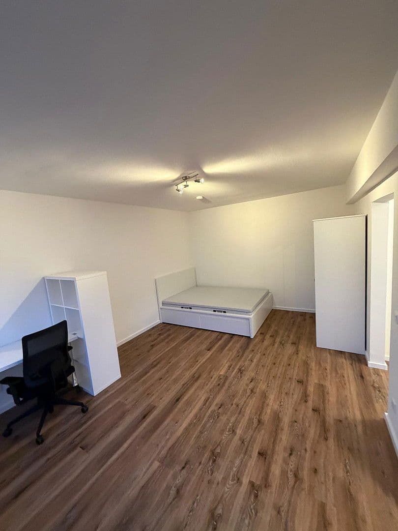 Pronájem bytu 1+1 33 m², Kölner Landstraße, Düsseldorf, Severní Porýní-Vestfálsko Pronájem bytu 1+1 33 m², Kölner Landstraße, Düsseldorf, Severní Porýní-Vestfálsko