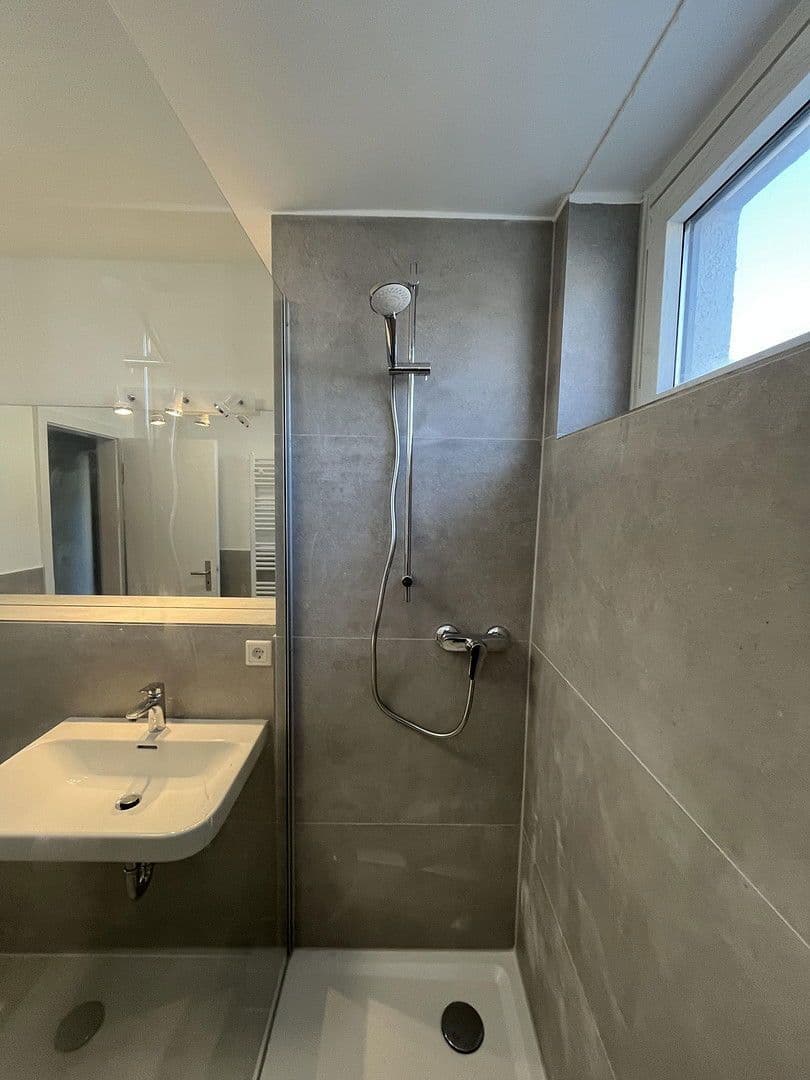 Pronájem bytu 1+1 33 m², Kölner Landstraße, Düsseldorf, Severní Porýní-Vestfálsko Pronájem bytu 1+1 33 m², Kölner Landstraße, Düsseldorf, Severní Porýní-Vestfálsko