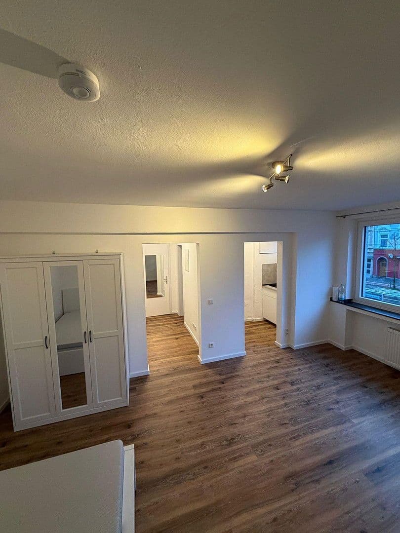 Pronájem bytu 1+1 33 m², Kölner Landstraße, Düsseldorf, Severní Porýní-Vestfálsko Pronájem bytu 1+1 33 m², Kölner Landstraße, Düsseldorf, Severní Porýní-Vestfálsko