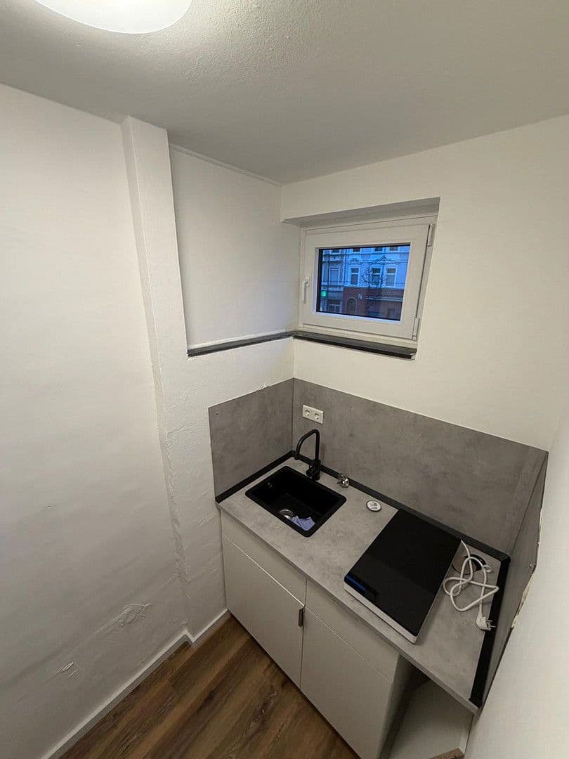 Pronájem bytu 1+1 33 m², Kölner Landstraße, Düsseldorf, Severní Porýní-Vestfálsko Pronájem bytu 1+1 33 m², Kölner Landstraße, Düsseldorf, Severní Porýní-Vestfálsko