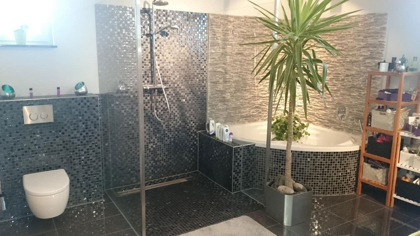 Prodej domu 220 m², pozemek 600 m², Kleines Wiesental, Bádensko-Württembersko Prodej domu 220 m², pozemek 600 m², Kleines Wiesental, Bádensko-Württembersko