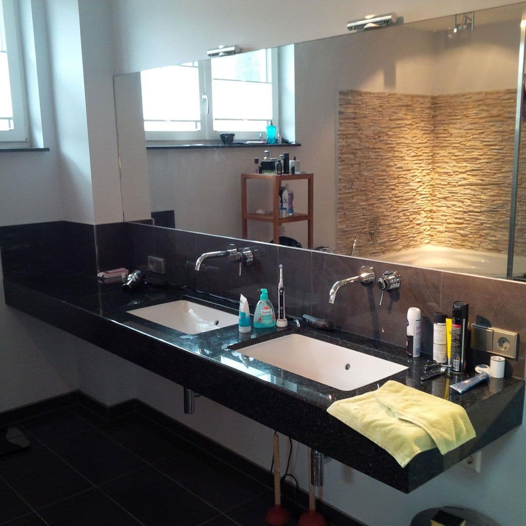 Prodej domu 220 m², pozemek 600 m², Kleines Wiesental, Bádensko-Württembersko Prodej domu 220 m², pozemek 600 m², Kleines Wiesental, Bádensko-Württembersko