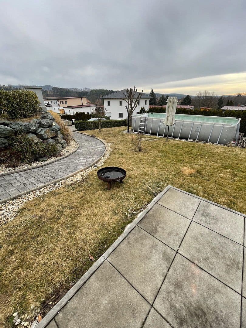 Prodej domu 154 m², pozemek 1.000 m², Sonnenweg 3, Wiesfleck, Hradsko Prodej domu 154 m², pozemek 1.000 m², Sonnenweg 3, Wiesfleck, Hradsko