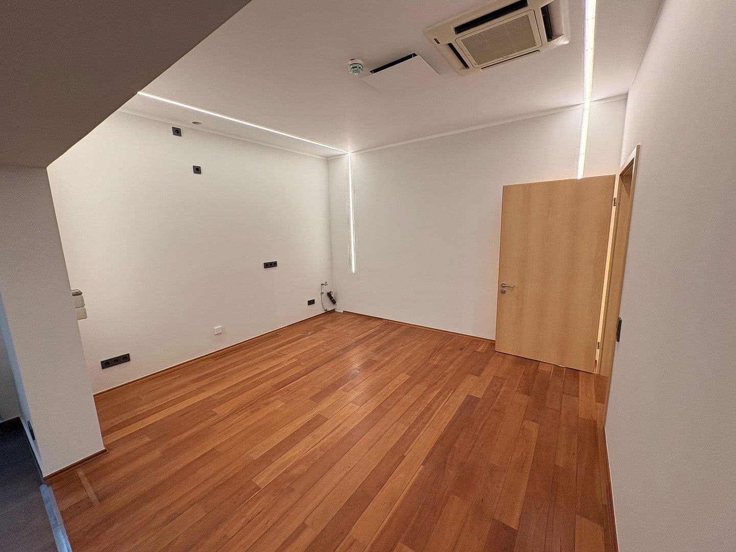 Pronájem bytu 2+1 80 m², Oppenheim, Porýní-Falc Pronájem bytu 2+1 80 m², Oppenheim, Porýní-Falc