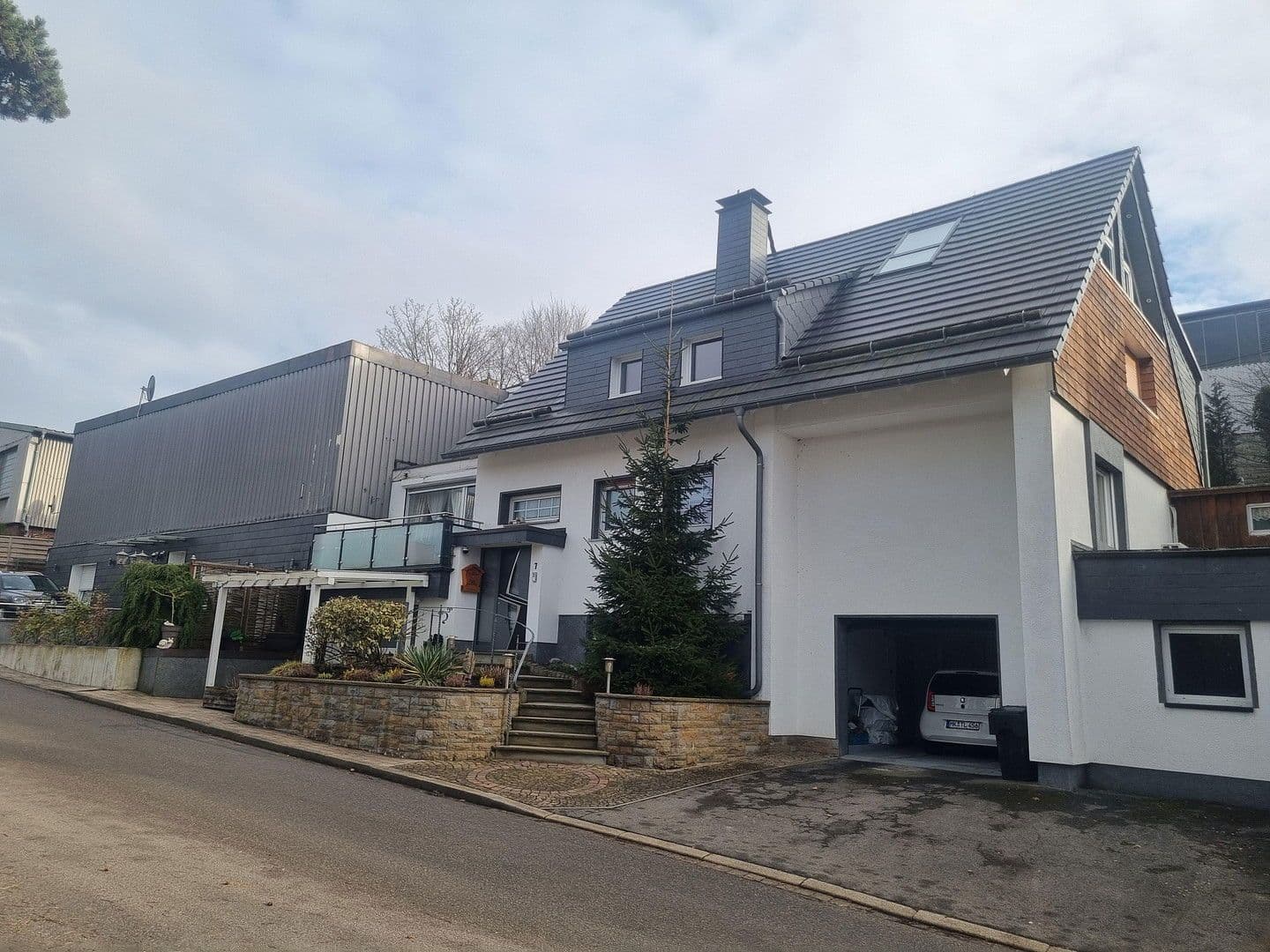 Prodej domu 490 m², pozemek 997 m², Iserlohn, Severní Porýní-Vestfálsko Prodej domu 490 m², pozemek 997 m², Iserlohn, Severní Porýní-Vestfálsko