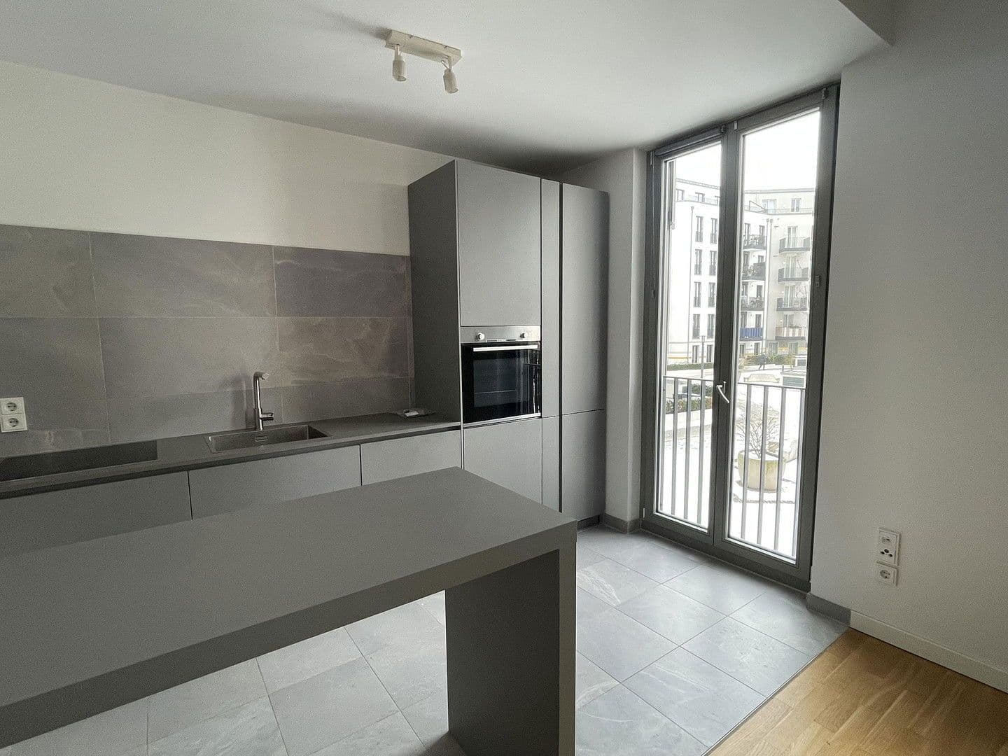 Pronájem bytu 2+1 54 m², Wilhelm-Caspar-Wegely-Platz 4, Berlin, Berlín Pronájem bytu 2+1 54 m², Wilhelm-Caspar-Wegely-Platz 4, Berlin, Berlín