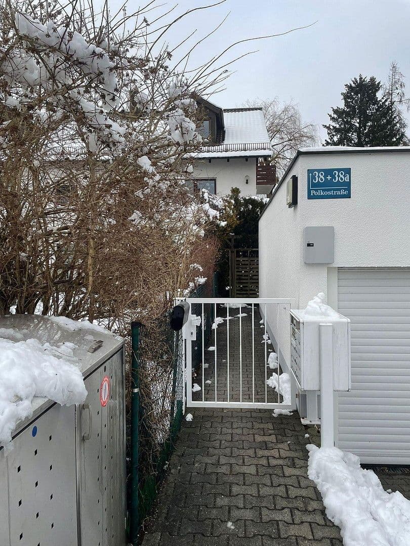 Pronájem bytu 3+1 75 m², Polkostr.38a, München, Bavorsko Pronájem bytu 3+1 75 m², Polkostr.38a, München, Bavorsko