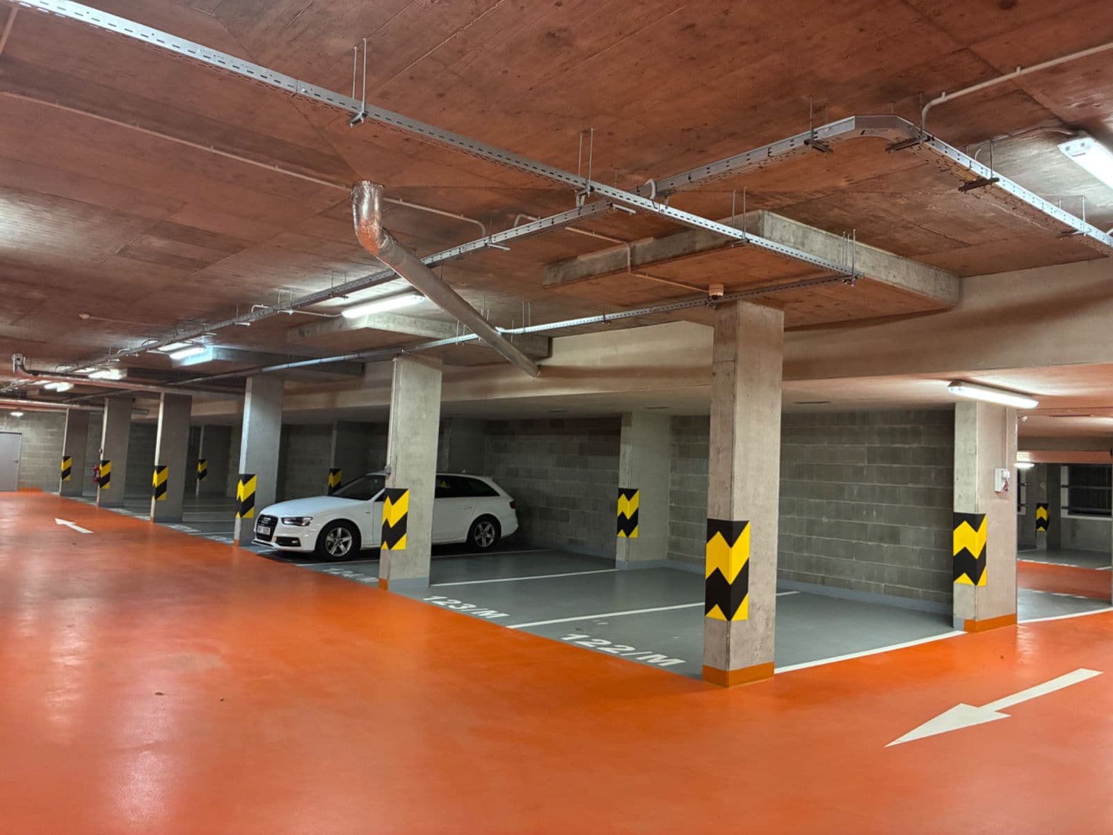 Pronájem garáže 37 m², Zásadská, Praha, Praha Pronájem garáže 37 m², Zásadská, Praha, Praha