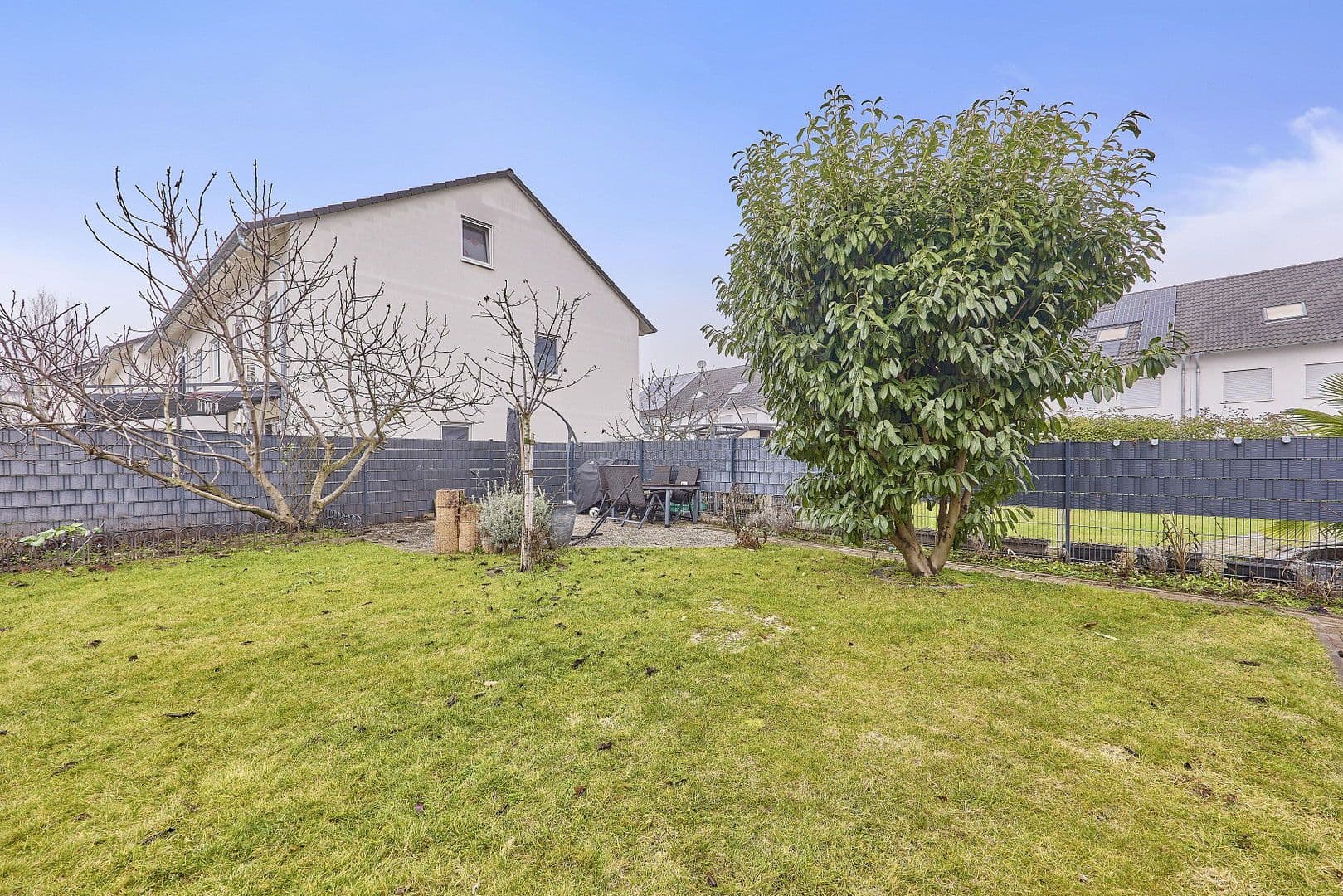 Prodej domu 180 m², pozemek 326 m², Christoph-Kröwerath-Str., 31, Ludwigshafen, Porýní-Falc Prodej domu 180 m², pozemek 326 m², Christoph-Kröwerath-Str., 31, Ludwigshafen, Porýní-Falc