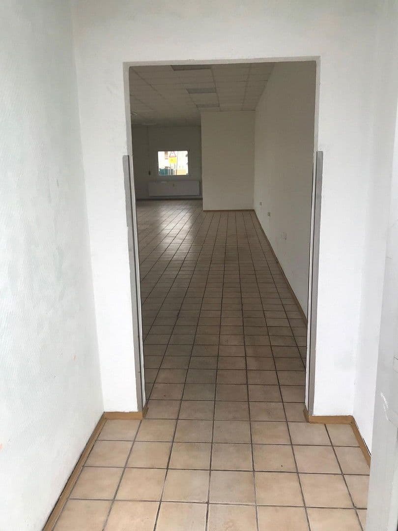 Pronájem nebytového prostoru 104 m², Strehla, Sasko Pronájem nebytového prostoru 104 m², Strehla, Sasko
