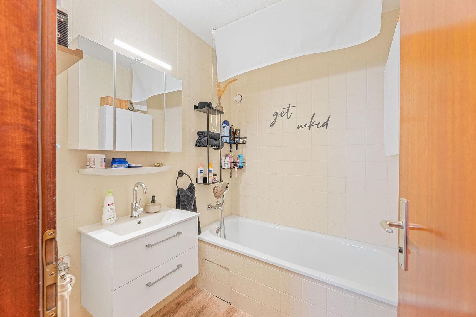 Prodej bytu 3+1 83 m², Brühlstr. 13, Beuren, Bádensko-Württembersko Prodej bytu 3+1 83 m², Brühlstr. 13, Beuren, Bádensko-Württembersko