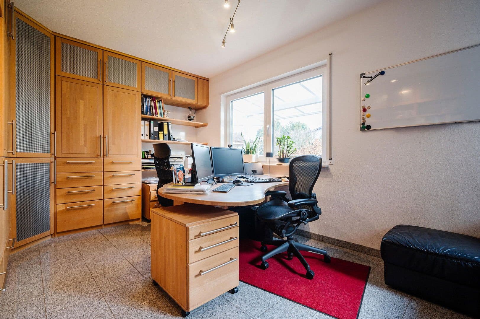 Prodej domu 240 m², pozemek 627 m², Wingertsweg 4, Roßdorf, Hessen Prodej domu 240 m², pozemek 627 m², Wingertsweg 4, Roßdorf, Hessen