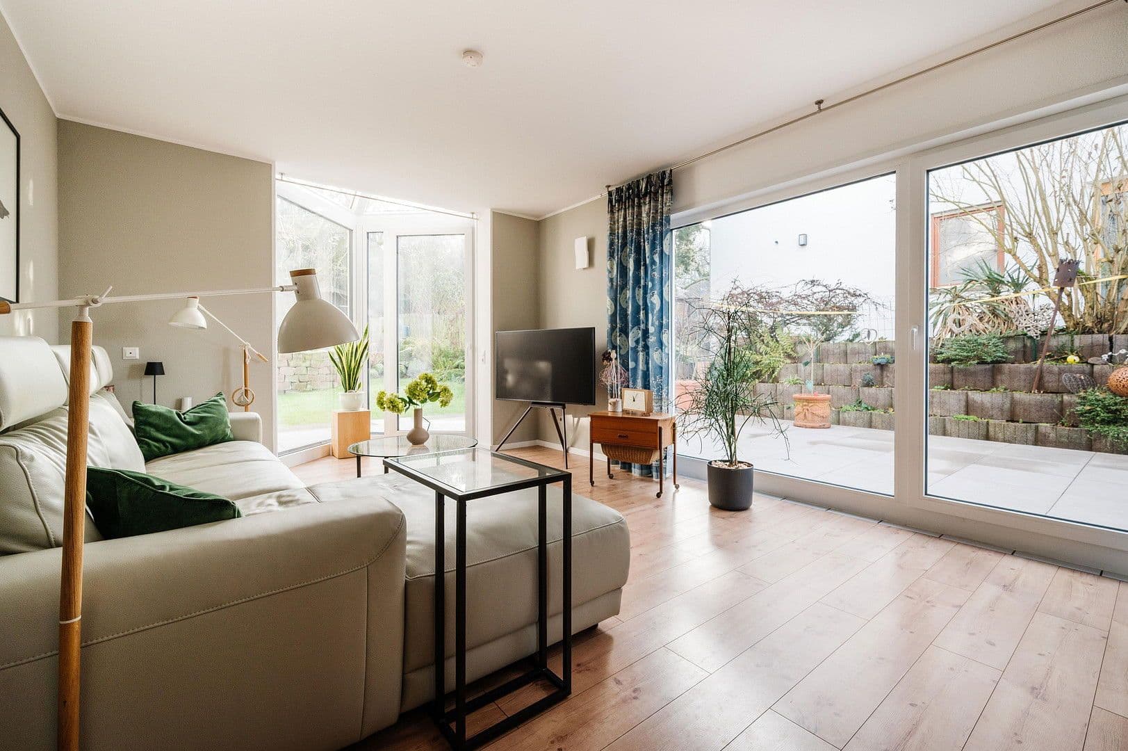 Prodej domu 240 m², pozemek 627 m², Wingertsweg 4, Roßdorf, Hessen Prodej domu 240 m², pozemek 627 m², Wingertsweg 4, Roßdorf, Hessen