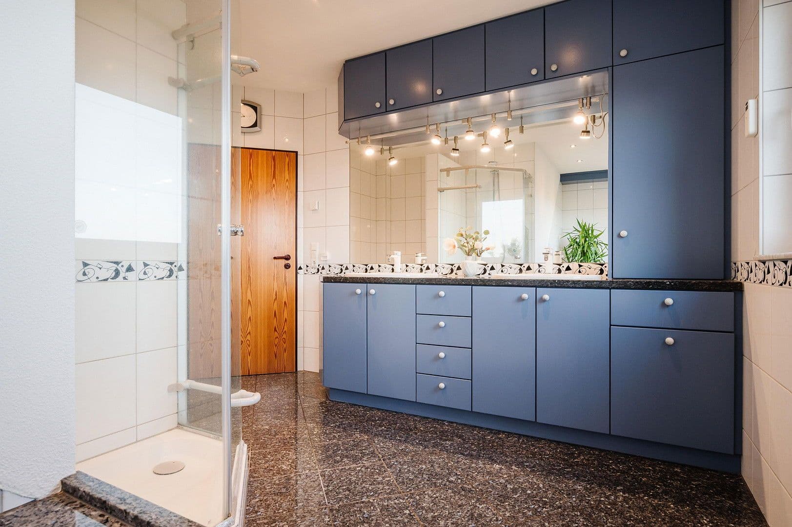 Prodej domu 240 m², pozemek 627 m², Wingertsweg 4, Roßdorf, Hessen Prodej domu 240 m², pozemek 627 m², Wingertsweg 4, Roßdorf, Hessen