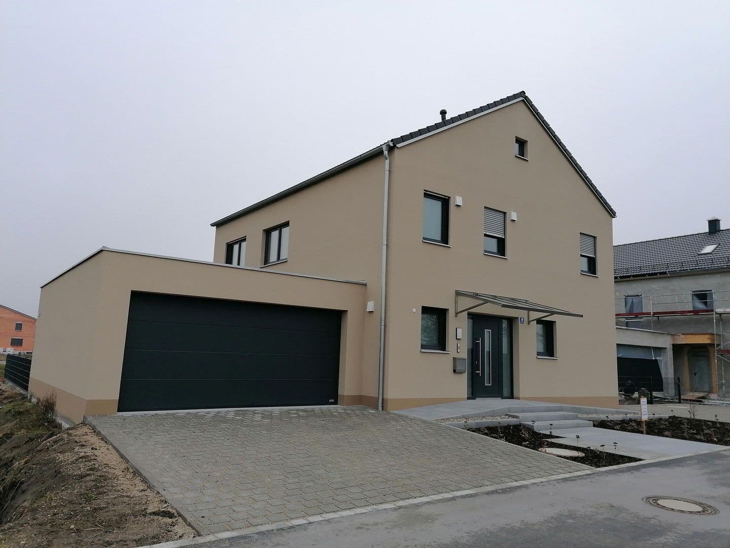 Pronájem domu 186 m², pozemek 537 m², Biberweg 18, Abensberg, Bavorsko Pronájem domu 186 m², pozemek 537 m², Biberweg 18, Abensberg, Bavorsko