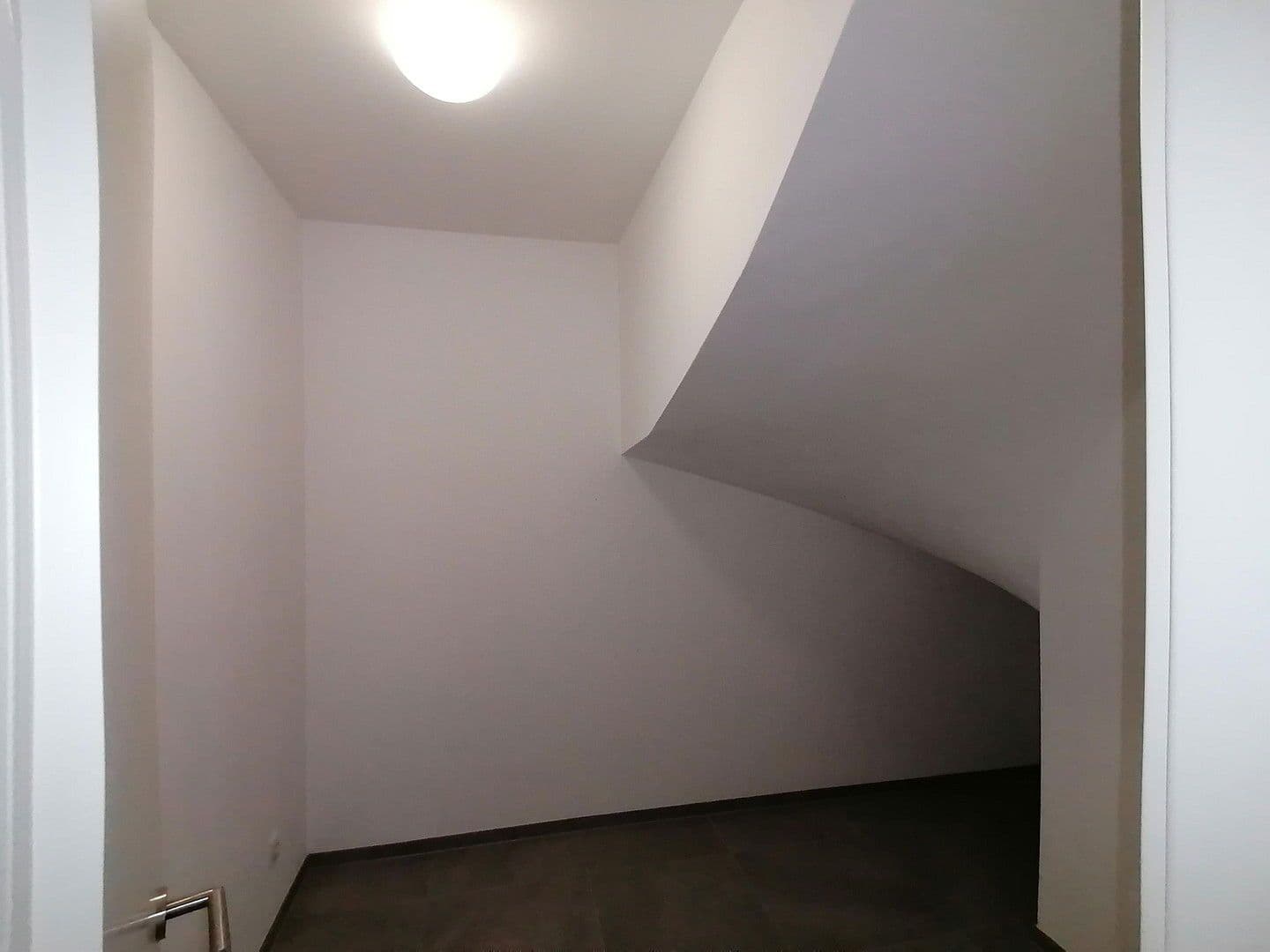 Pronájem domu 186 m², pozemek 537 m², Biberweg 18, Abensberg, Bavorsko Pronájem domu 186 m², pozemek 537 m², Biberweg 18, Abensberg, Bavorsko