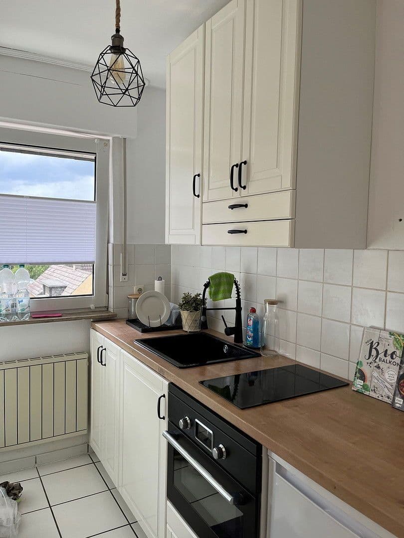 Pronájem bytu 2+1 55 m², Frankfurter Str. 214, Köln, Severní Porýní-Vestfálsko Pronájem bytu 2+1 55 m², Frankfurter Str. 214, Köln, Severní Porýní-Vestfálsko