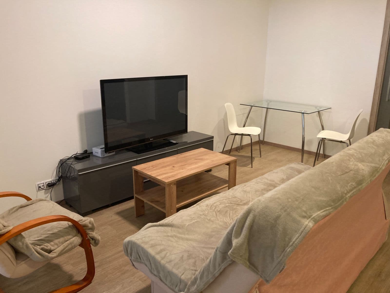 Pronájem bytu 1+1 48 m², Dostihová, Slušovice, Zlínský kraj Pronájem bytu 1+1 48 m², Dostihová, Slušovice, Zlínský kraj