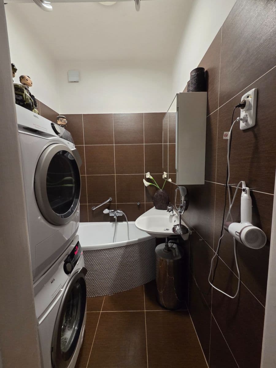 Prodej bytu 2+kk 54 m², 5. května, Praha, Praha Prodej bytu 2+kk 54 m², 5. května, Praha, Praha